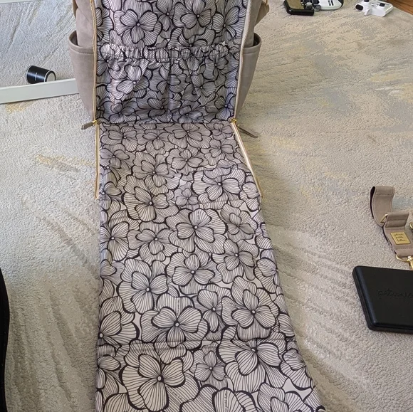 Petunia Picklebottom Boxy w/ Extras - Picture 10 of 16